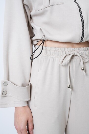 Kapüşonlu Çift Cepli Ceket ve Beli Lastikli Pantolon Takım