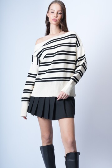 Ekru Kayık Yaka Çizgili Triko