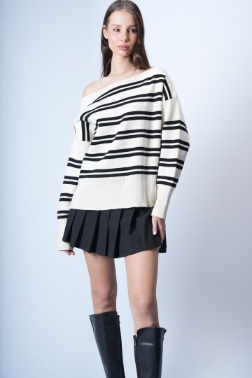 Ekru Kayık Yaka Çizgili Triko