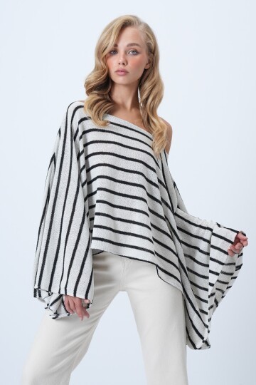 Kayık Yaka Pelerin Kesim Bluz