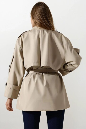 Kemer Detaylı Kruvaze Yaka Kuşak Bağlamalı Trençkot