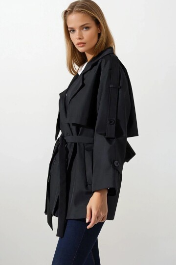 Kemer Detaylı Kruvaze Yaka Kuşak Bağlamalı Trençkot