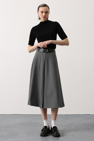 Kemerli Çift Cepli Pileli Midi Boy Etek