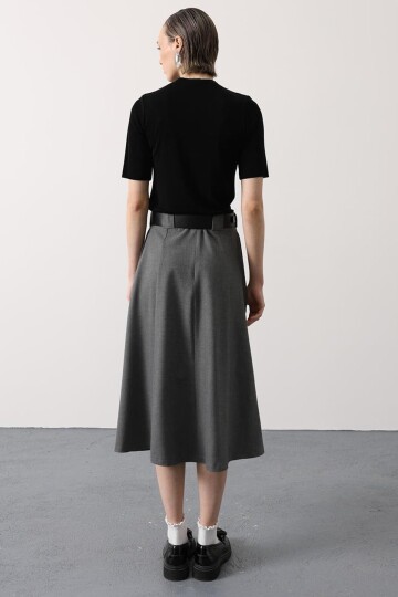 Kemerli Çift Cepli Pileli Midi Boy Etek