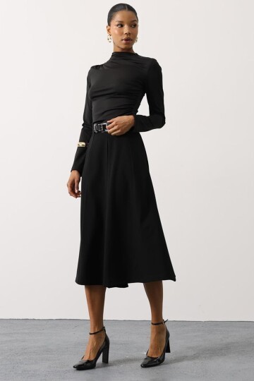 Kemerli Çift Cepli Pileli Midi Boy Etek