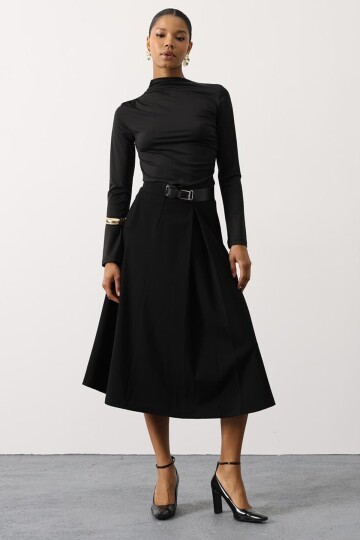 Kemerli Çift Cepli Pileli Midi Boy Etek