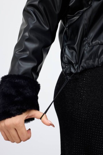 Kolları ve Yakası Fermaurlı Peluş Suni Deri Ceket