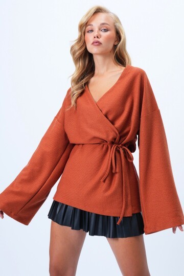 Kruvaze Kesim V Yaka Bağlama Detaylı Hırka