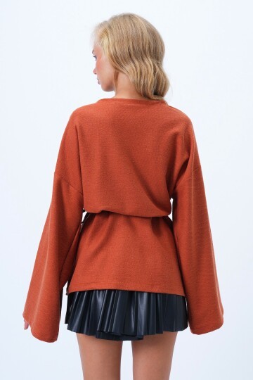 Kruvaze Kesim V Yaka Bağlama Detaylı Hırka