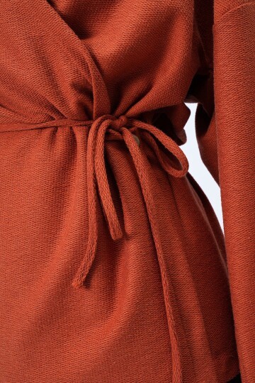 Kruvaze Kesim V Yaka Bağlama Detaylı Hırka