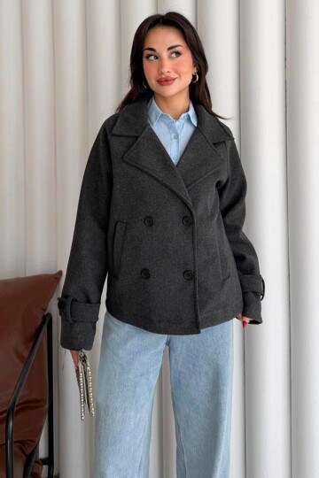 Kruvaze Yaka Çift Cepli Düğmeli Kaban