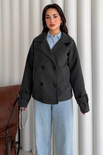 Kruvaze Yaka Çift Cepli Düğmeli Kaban