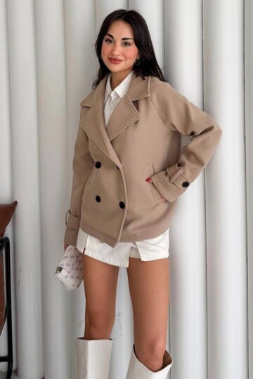 Kruvaze Yaka Çift Cepli Düğmeli Kaban