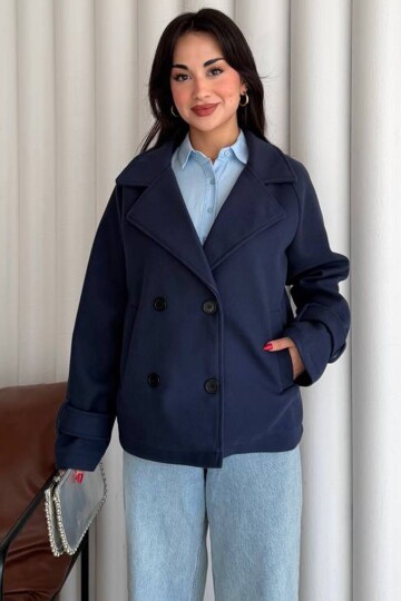 Kruvaze Yaka Çift Cepli Düğmeli Kaban