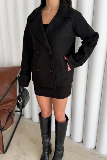 Kruvaze Yaka Çift Cepli Düğmeli Kaban