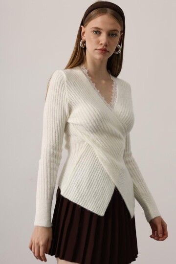 Kruvaze Yaka Dantelli Fitilli Triko Bluz