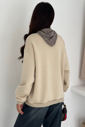 Leopar Fular Detaylı Nakışlı 3 İplik Şardonlu Sweatshirt