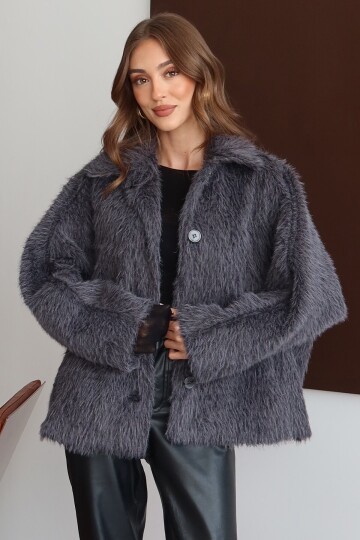 Oversize Geniş Yaka Düğmeli Peluş Dokulu Kısa Kaban