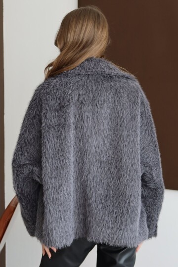 Oversize Geniş Yaka Düğmeli Peluş Dokulu Kısa Kaban