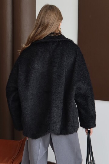 Oversize Geniş Yaka Düğmeli Peluş Dokulu Kısa Kaban