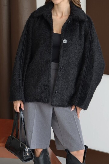 Oversize Geniş Yaka Düğmeli Peluş Dokulu Kısa Kaban