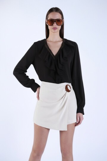 Siyah Bebe Yaka Fisto Ve Nervür Detaylı Önü Fırfırlı Dokuma Bluz