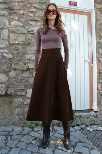 Süet Dokulu Geniş Kesim Midi Etek