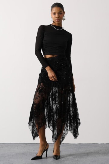 Taş İşlemeli Asimetrik Kesim Dantelli Etek