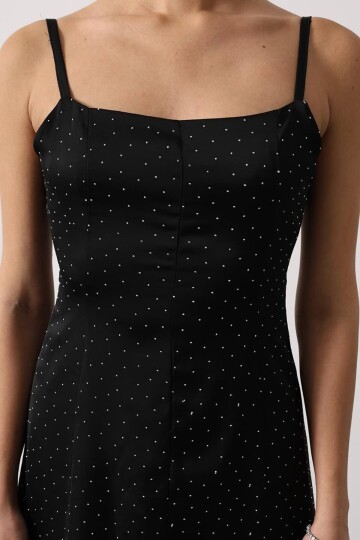 Taşlı İp Askılı Sırt Dekolteli Mini Boy Saten Elbise