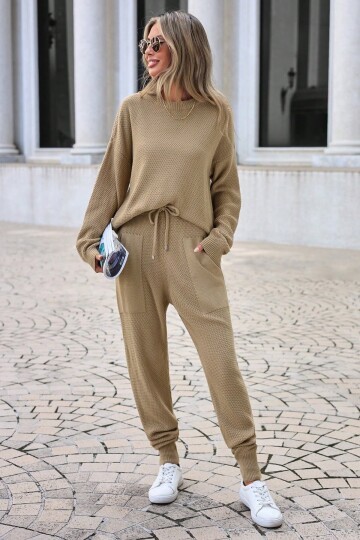 Triko Bisiklet Yaka Uzun Kollu Bluz ve Bağcıklı Jogger Pantolon Takım