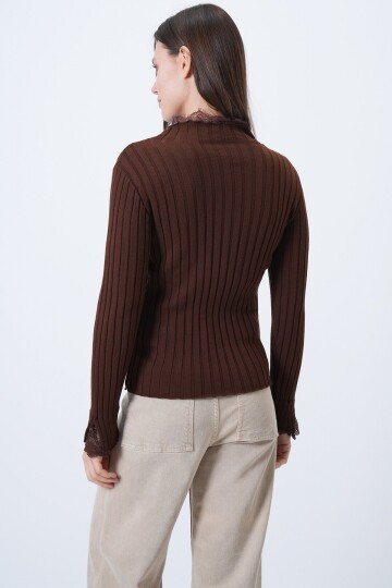 Tül Detaylı Dik Yaka Fitilli Triko Kazak