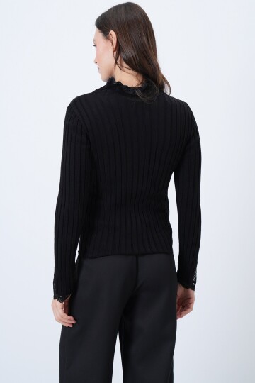 Tül Detaylı Dik Yaka Fitilli Triko Kazak