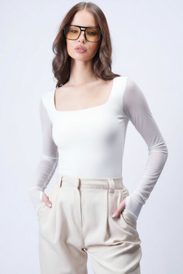 Tül Detaylı Kare Yaka Bluz