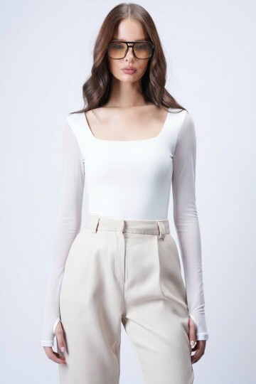 Tül Detaylı Kare Yaka Bluz