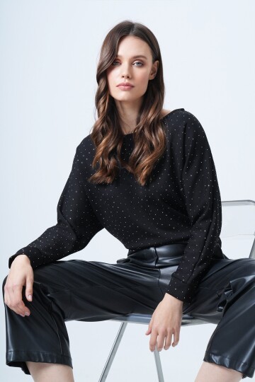 Yarasa Kol Taş Detaylı Kayık Yaka Bluz