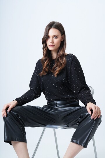 Yarasa Kol Taş Detaylı Kayık Yaka Bluz