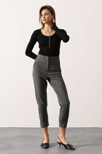 Yüksek Bel Dikiş Detaylı Dar Paça Pantolon