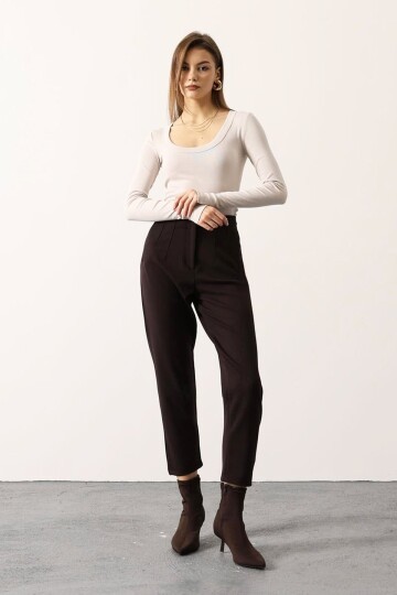 Yüksek Bel Dikiş Detaylı Dar Paça Pantolon