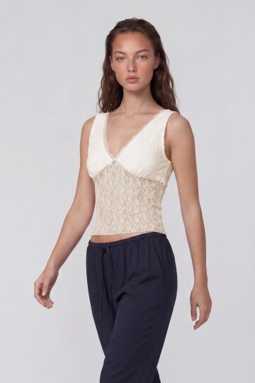 Arka Ön V Yaka Crop Sütyen Kısmı Astarlı Dantel Bluz