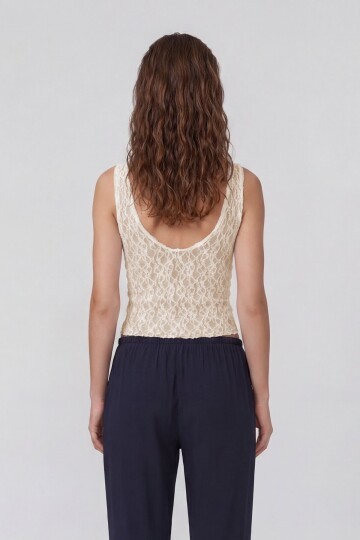 Arka Ön V Yaka Crop Sütyen Kısmı Astarlı Dantel Bluz