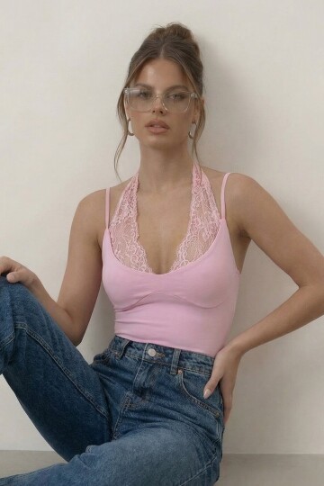 Askılı Dantel Dekolteli Bluz