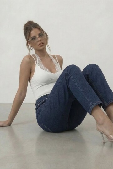 Askılı Dantel Dekolteli Bluz