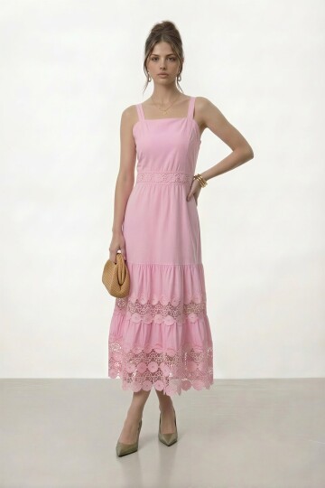 Askılı Kare Yaka Dantel Detaylı Midi Elbise