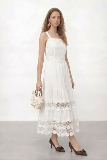 Askılı Kare Yaka Dantel Detaylı Midi Elbise