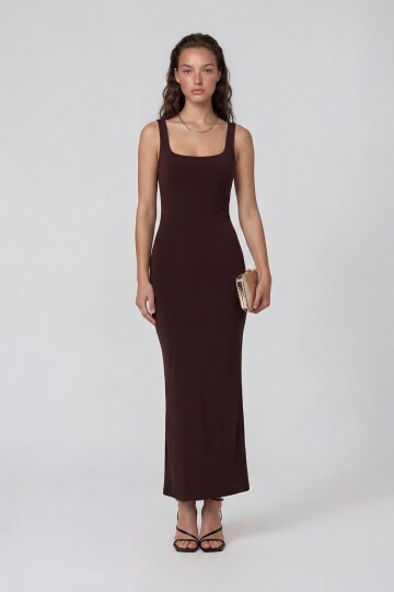 Askılı Kare Yaka Sırt Dekolteli Yırtmaçlı Midi Elbise