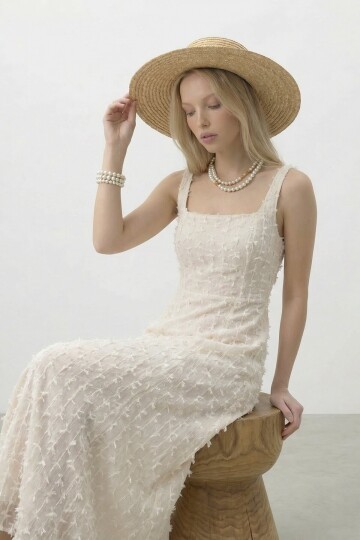 Askılı Kare Yaka Uzun Elbise