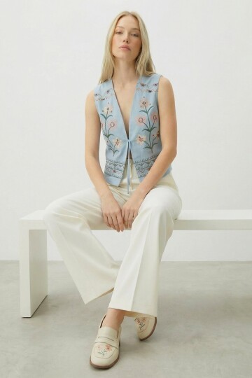 Bebe Mavi Nakışlı Bağcık Detaylı Tasarım Ham Keten Yelek