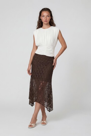 Beli Lastikli İçi Astarlı Asimetrik Kesim Dantel Etek