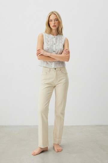 Beyaz Bisiklet Yaka Güpür Yelek