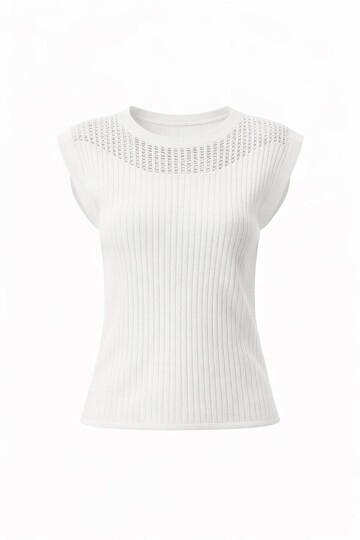 Beyaz Kayık Yaka Omuzları Delik Ajurlu Kolsuz Triko Bluz